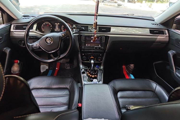 Used Volkswagen Passat 2017 330TSI DSG Luxury Edition Center Console