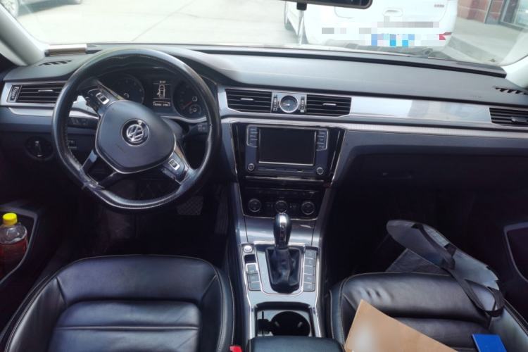 Used Volkswagen Passat 2017 280TSI DSG Luxury Edition Center Console