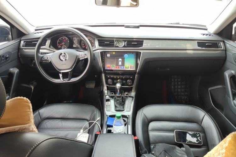 Used Volkswagen Passat 2017 330TSI DSG Luxury Edition Center Console