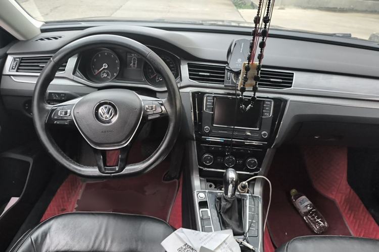 Used Volkswagen Passat 2017 330TSI DSG Luxury Edition Center Console