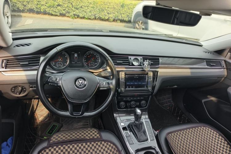 Used Volkswagen Passat 2017 330TSI DSG Prestige Edition Center Console