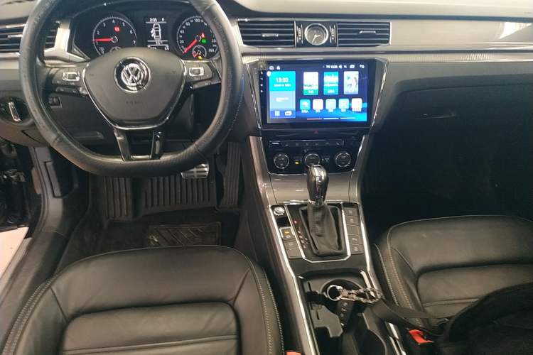 Used Volkswagen Passat 2017 330TSI DSG Luxury Edition Center Console