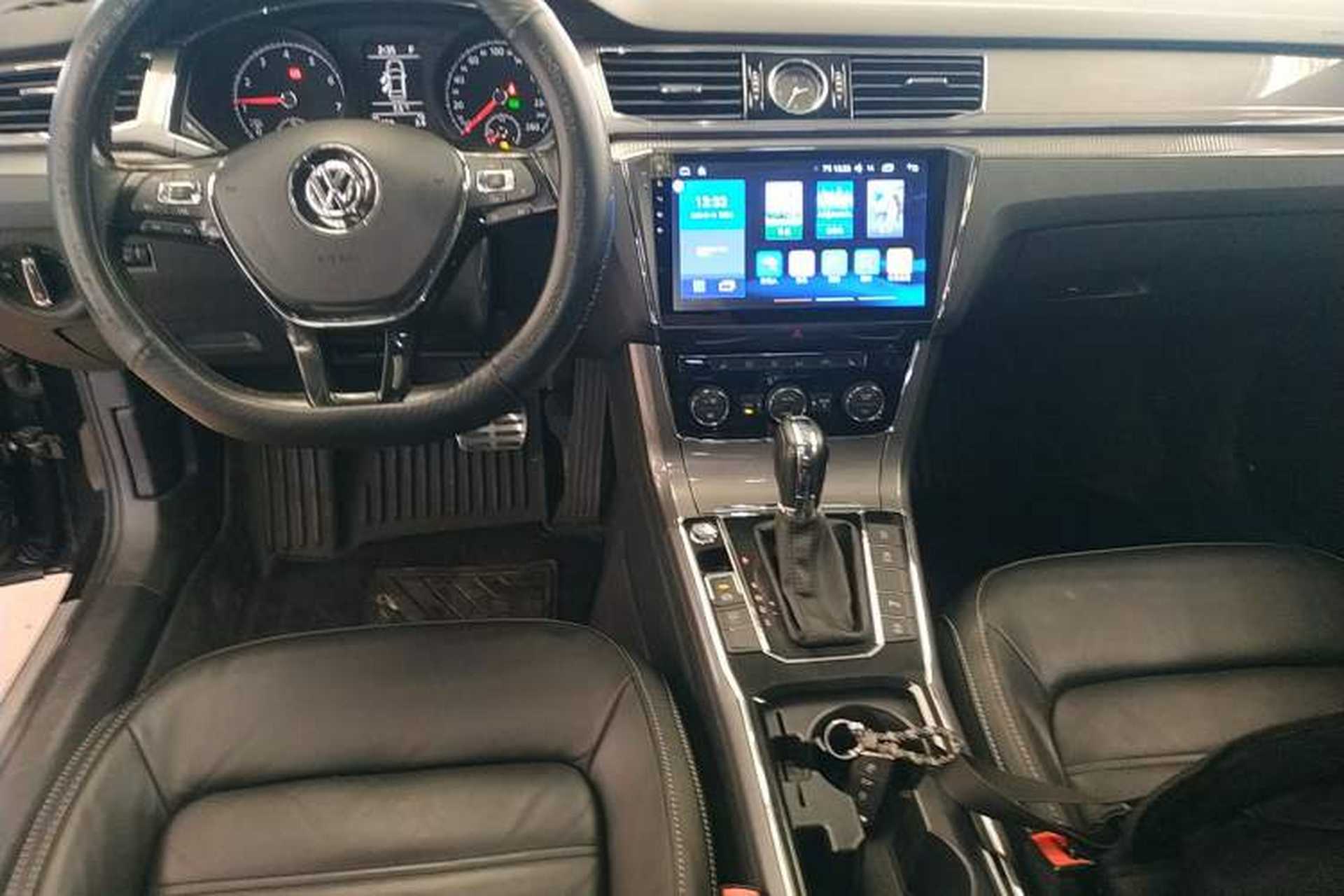 Used Volkswagen Passat 2017 330TSI DSG Luxury Edition Center Console