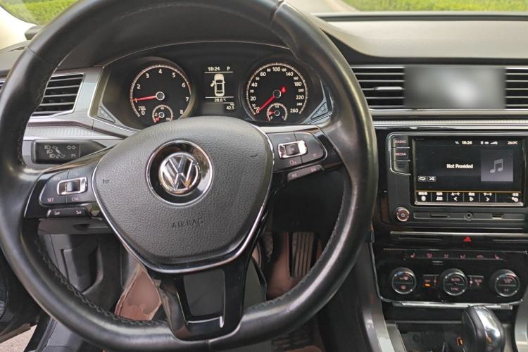 Used Volkswagen Passat 2017 330TSI DSG Luxury Edition Center Console