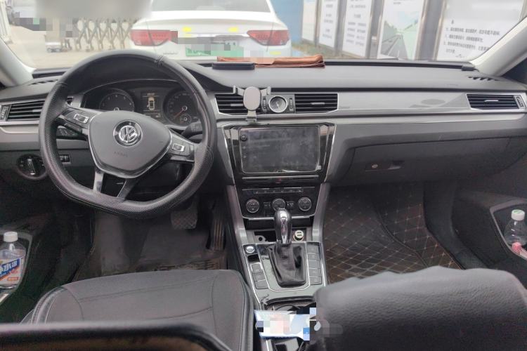 Used Volkswagen Passat 2017 330TSI DSG Luxury Edition Center Console