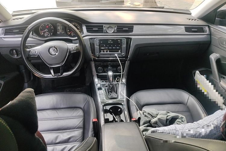 Used Volkswagen Passat 2017 330TSI DSG Luxury Edition Center Console