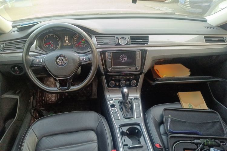 Used Volkswagen Passat 2017 330TSI DSG Luxury Edition Center Console
