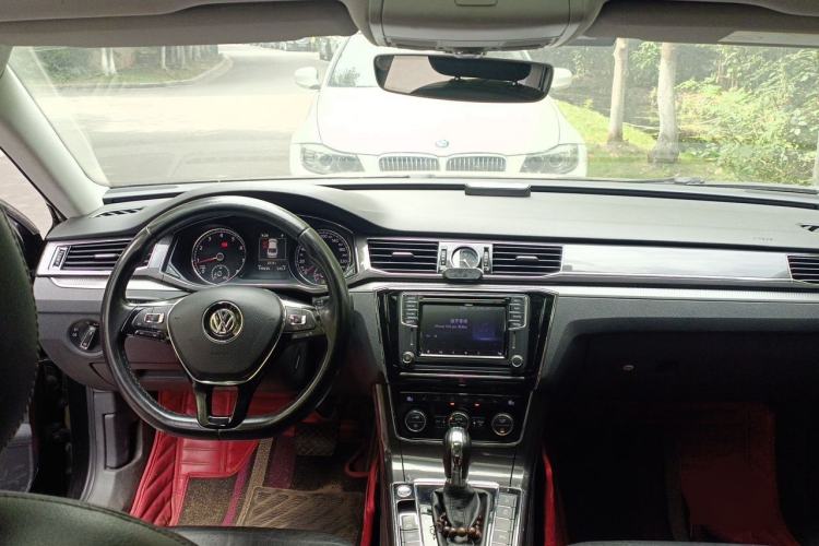 Used Volkswagen Passat 2017 330TSI DSG Prestige Edition Center Console