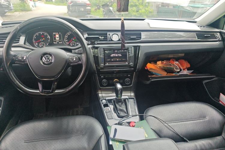 Used Volkswagen Passat 2017 330TSI DSG Prestige Edition Center Console