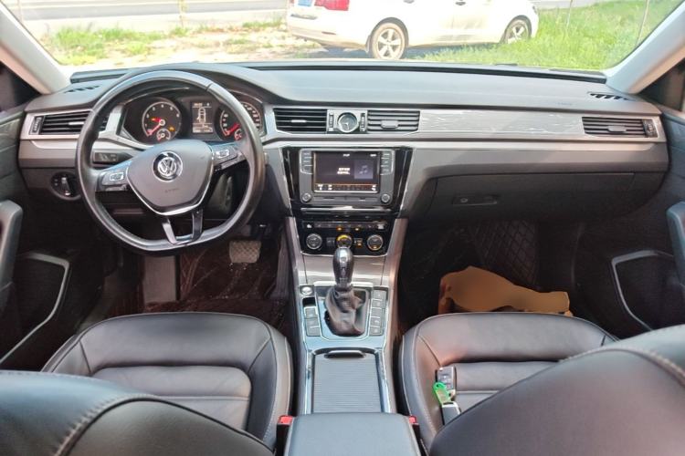 Used Volkswagen Passat 2017 330TSI DSG Luxury Edition Center Console
