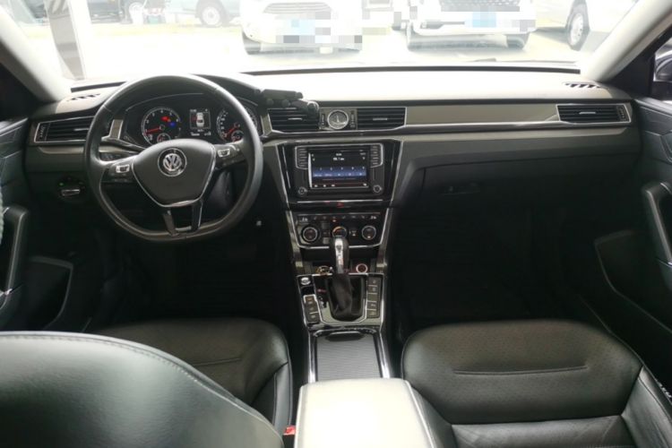 Used Volkswagen Passat 2017 330TSI DSG Prestige Edition Center Console