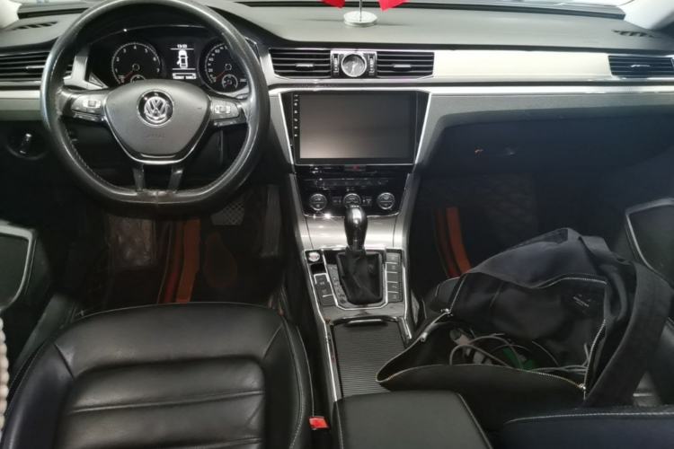 Used Volkswagen Passat 2017 330TSI DSG Luxury Edition Center Console
