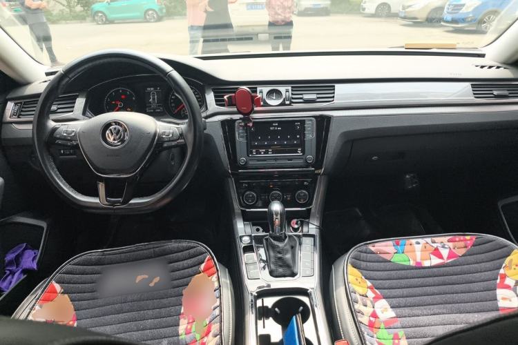 Used Volkswagen Passat 2017 330TSI DSG Luxury Edition Center Console