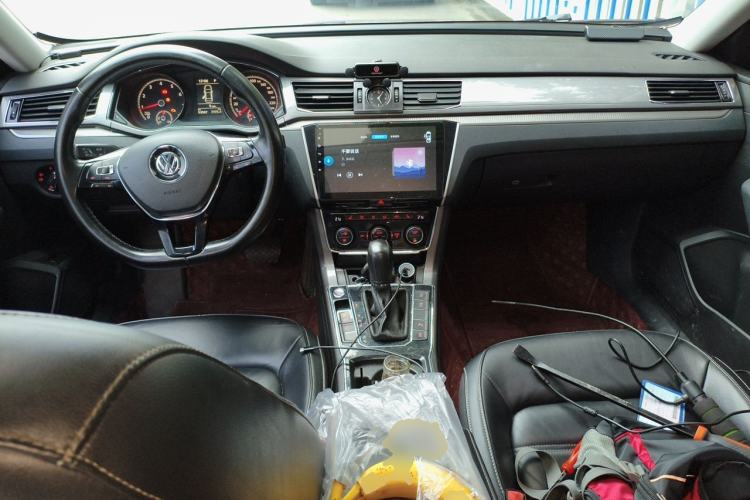 Used Volkswagen Passat 2017 330TSI DSG Luxury Edition Center Console