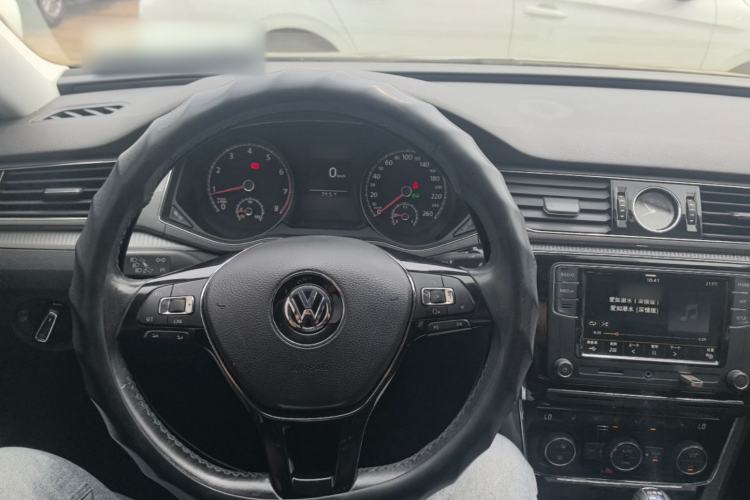 Used Volkswagen Passat 2017 330TSI DSG Luxury Edition Center Console