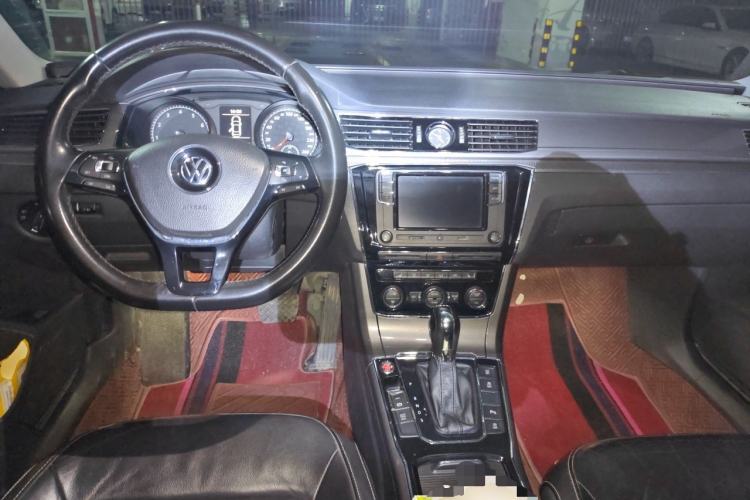 Used Volkswagen Passat 2017 330TSI DSG Luxury Edition Center Console