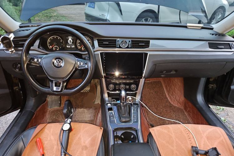 Used Volkswagen Passat 2017 330TSI DSG Luxury Edition Center Console
