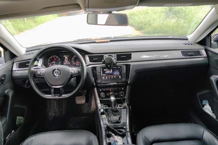 Used Volkswagen Passat 2017 330TSI DSG Luxury Edition Center Console