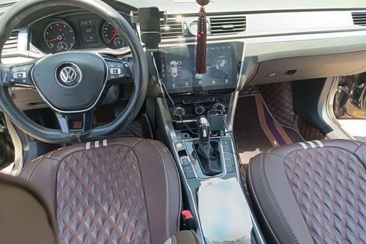 Used Volkswagen Passat 2017 1.8TSI DSG Government Procurement Version (CEA Engine) Center Console