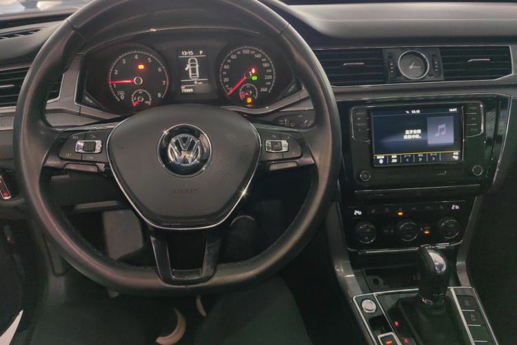 Used Volkswagen Passat 2017 330TSI DSG Luxury Edition Center Console