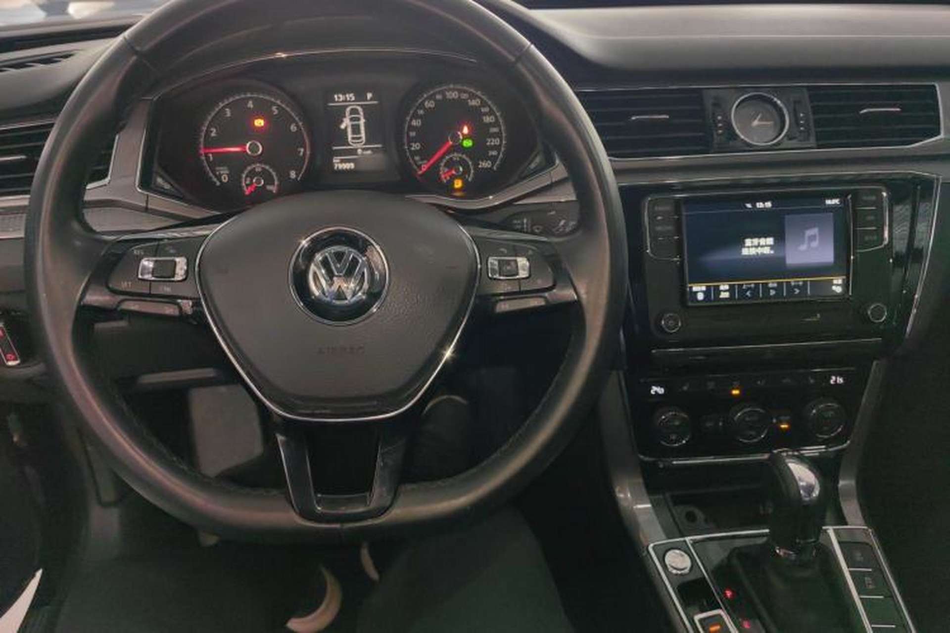 Used Volkswagen Passat 2017 330TSI DSG Luxury Edition Center Console