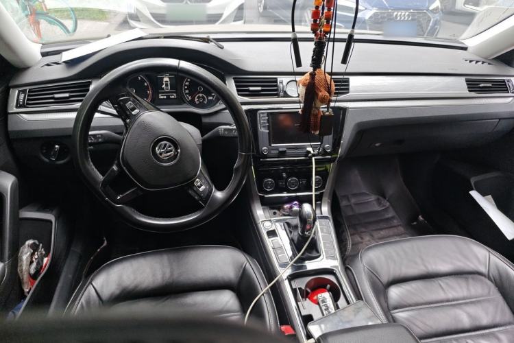 Used Volkswagen Passat 2017 330TSI DSG Luxury Edition Center Console