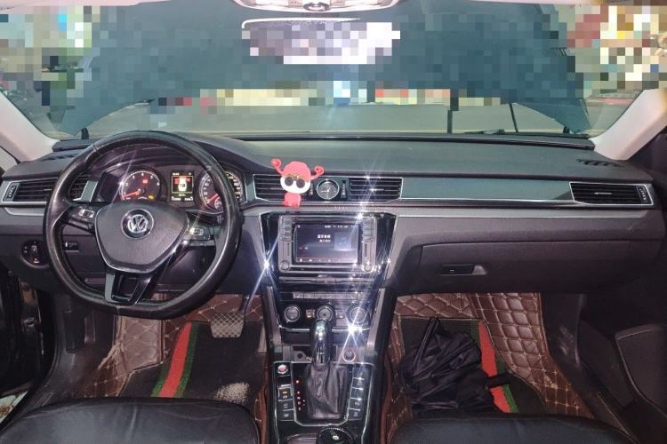 Used Volkswagen Passat 2017 330TSI DSG Prestige Edition Center Console