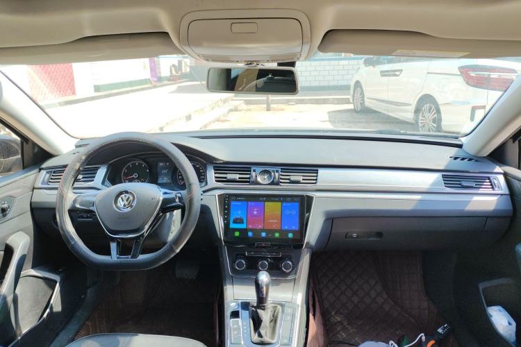 Used Volkswagen Passat 2017 280TSI DSG Luxury Edition Center Console