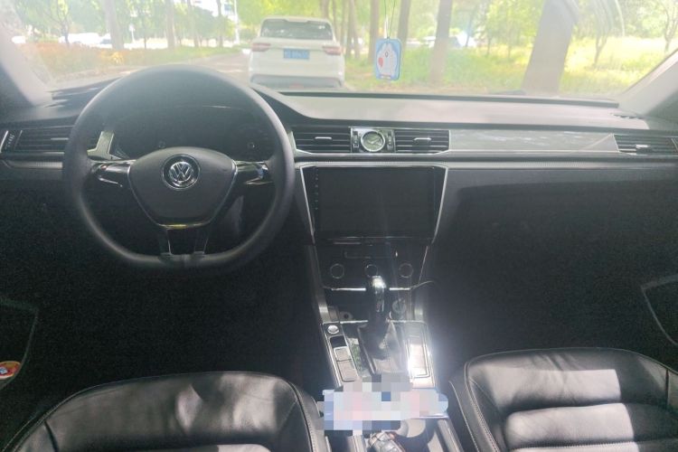 Used Volkswagen Passat 2017 280TSI DSG Luxury Edition Center Console