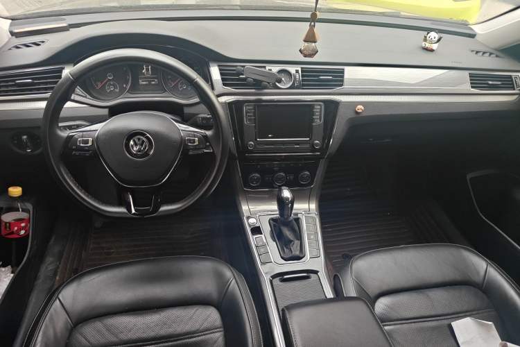 Used Volkswagen Passat 2017 330TSI DSG Luxury Edition Center Console