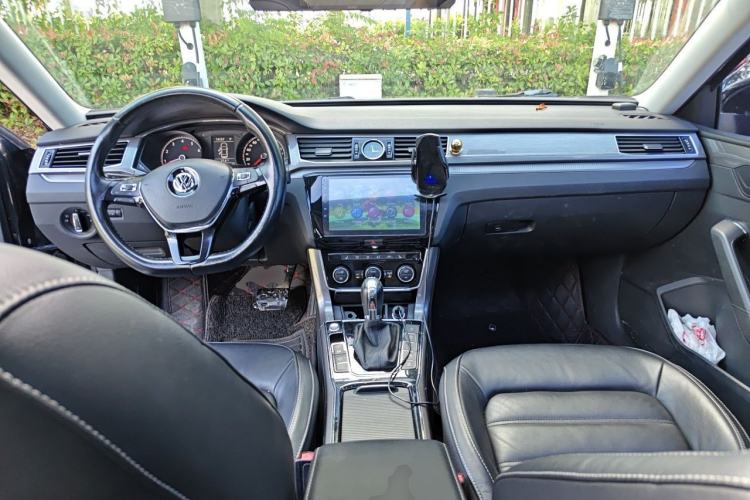 Used Volkswagen Passat 2017 330TSI DSG Luxury Edition Center Console