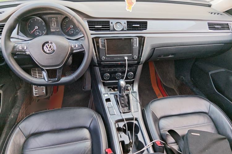 Used Volkswagen Passat 2017 330TSI DSG Luxury Edition Center Console