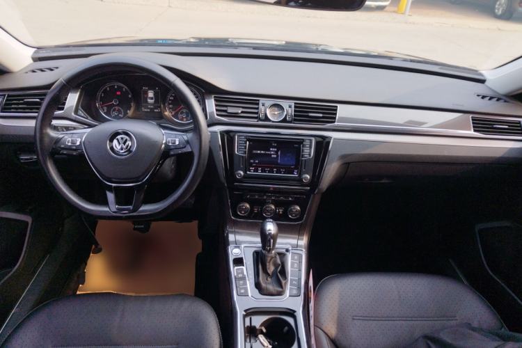Used Volkswagen Passat 2017 330TSI DSG Prestige Edition Center Console