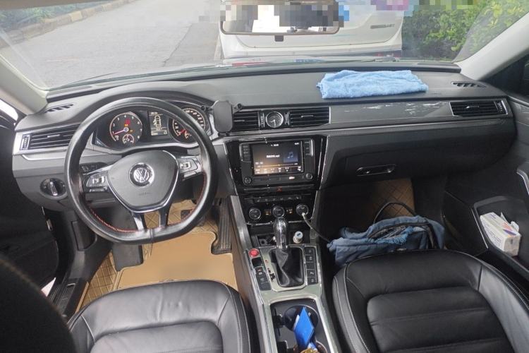 Used Volkswagen Passat 2017 280TSI DSG Luxury Edition Center Console