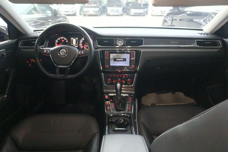 Used Volkswagen Passat 2017 330TSI DSG Prestige Edition Center Console