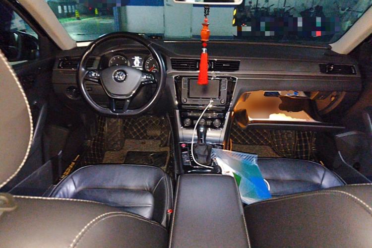 Used Volkswagen Passat 2017 330TSI DSG Luxury Edition Center Console