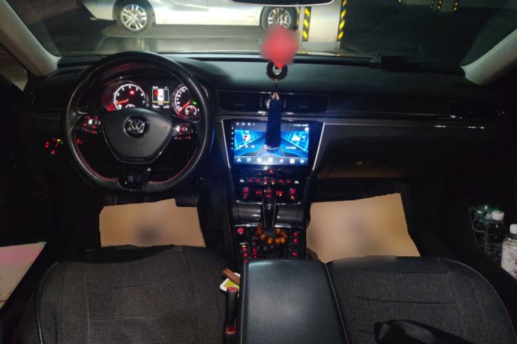 Used Volkswagen Passat 2017 330TSI DSG Prestige Edition Center Console