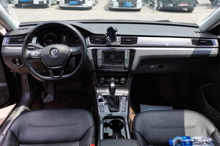 Used Volkswagen Passat 2017 330TSI DSG Prestige Edition Center Console