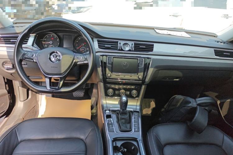 Used Volkswagen Passat 2017 330TSI DSG Luxury Edition Center Console