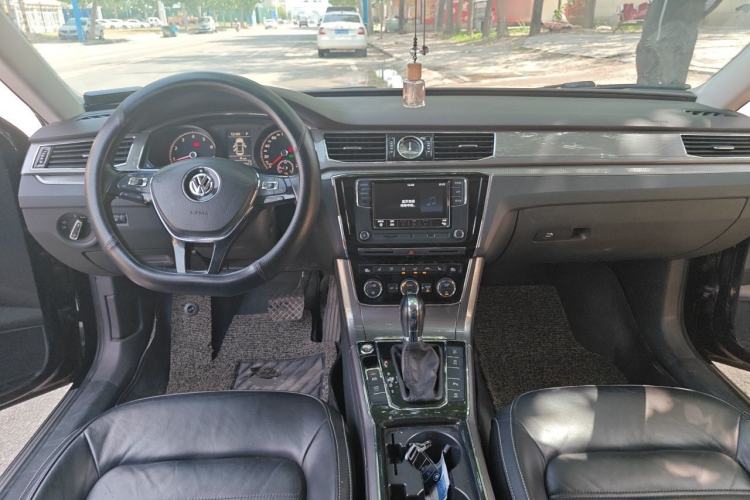 Used Volkswagen Passat 2017 330TSI DSG Luxury Edition Center Console