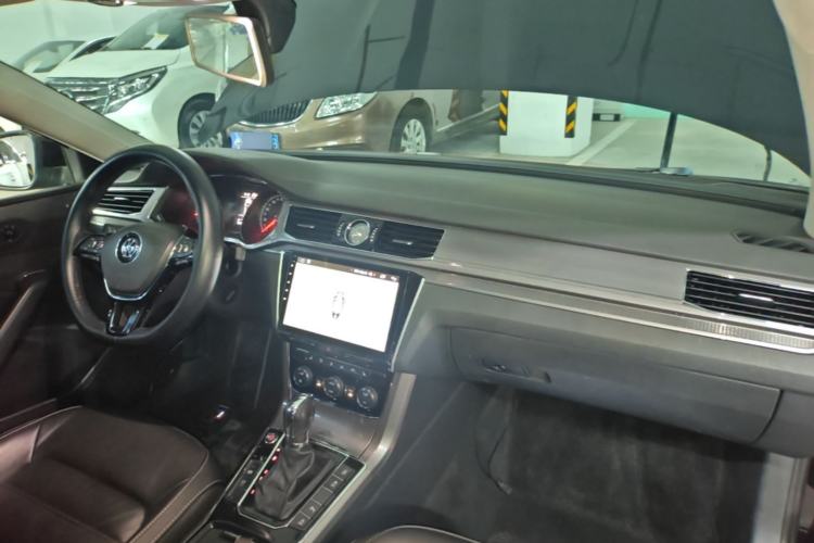 Used Volkswagen Passat 2017 330TSI DSG Luxury Edition Center Console
