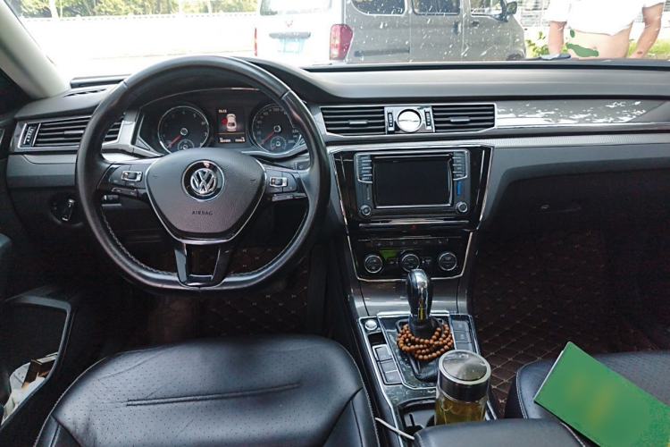 Used Volkswagen Passat 2017 380TSI DSG Prestige Edition Center Console