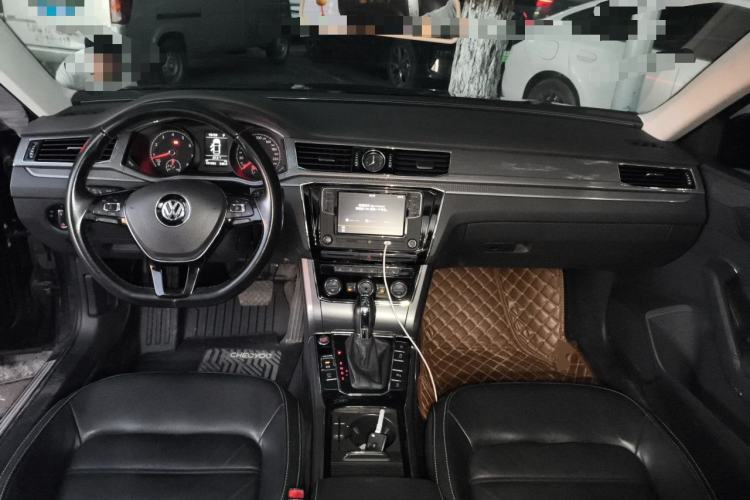 Used Volkswagen Passat 2017 330TSI DSG Luxury Edition Center Console