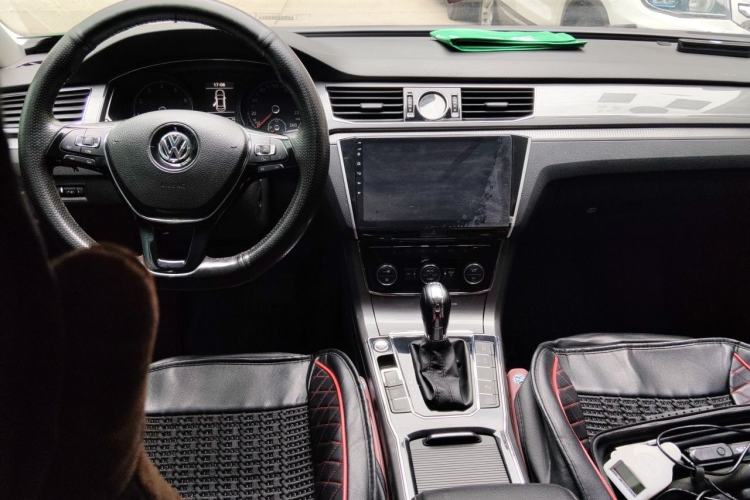 Used Volkswagen Passat 2017 330TSI DSG Luxury Edition Center Console