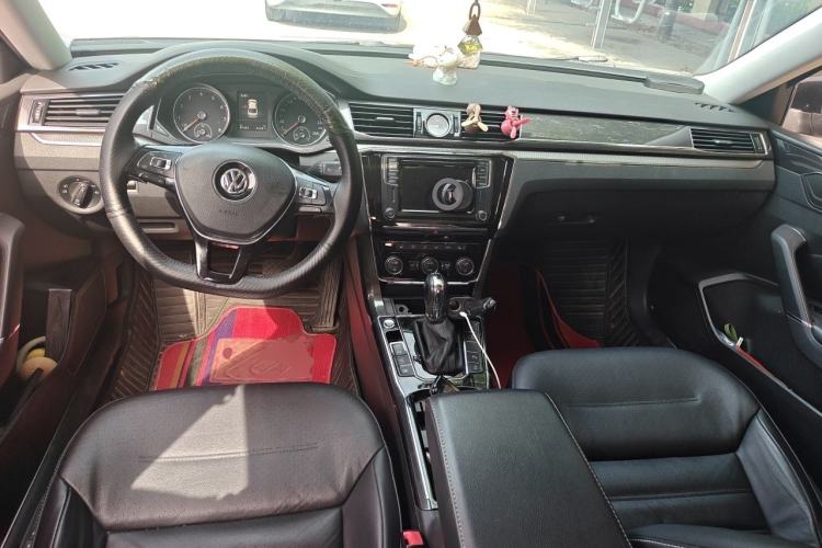 Used Volkswagen Passat 2017 330TSI DSG Prestige Edition Center Console