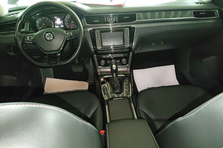 Used Volkswagen Passat 2017 330TSI DSG Prestige Edition Center Console