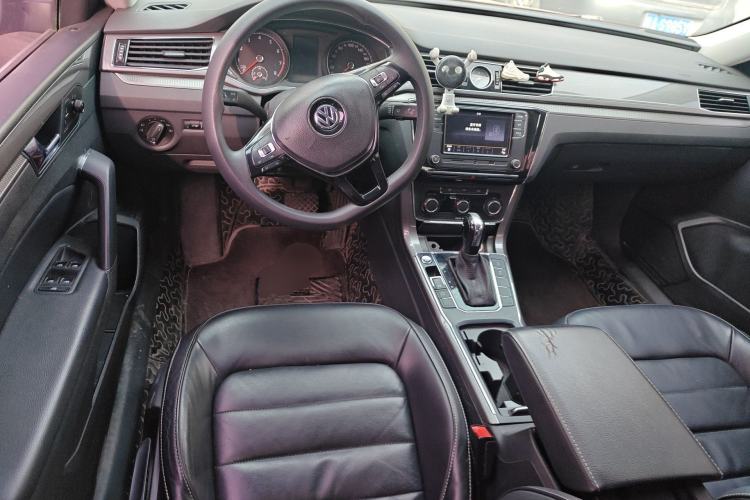 Used Volkswagen Passat 2017 330TSI DSG Luxury Edition Center Console