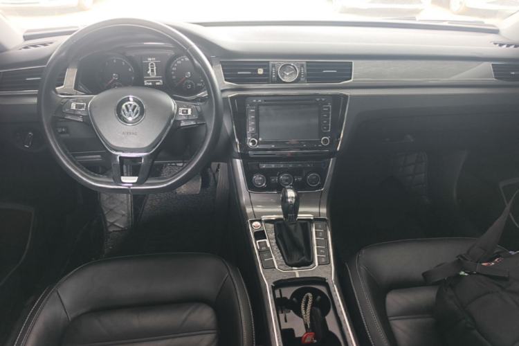 Used Volkswagen Passat 2017 330TSI DSG Luxury Edition Center Console