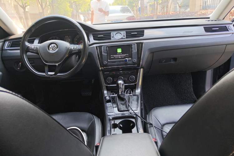 Used Volkswagen Passat 2017 330TSI DSG Luxury Edition Center Console