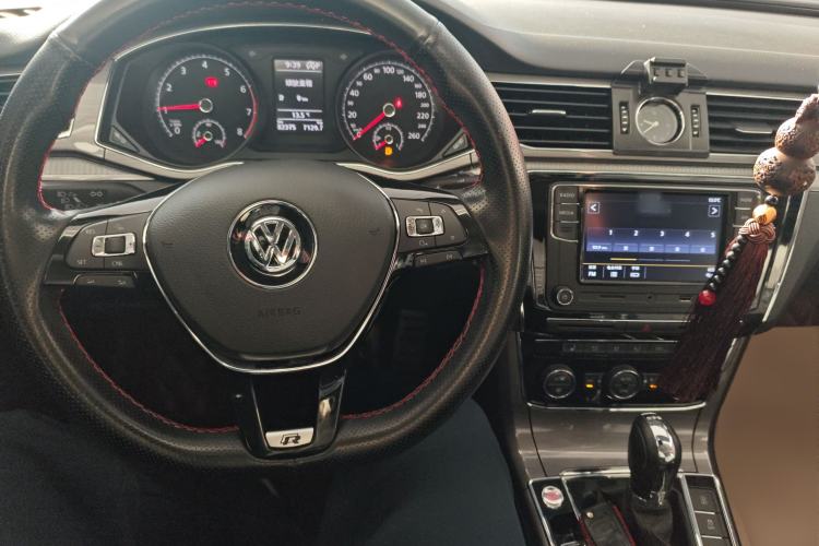 Used Volkswagen Passat 2017 330TSI DSG Luxury Edition Center Console